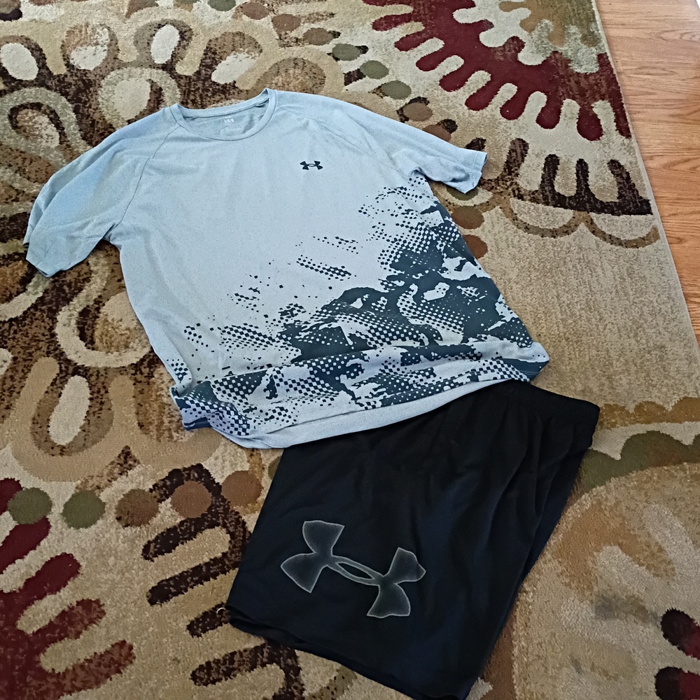 Under Armour Light Blue Graphic Tee with Black Logo Shorts Mens Large
